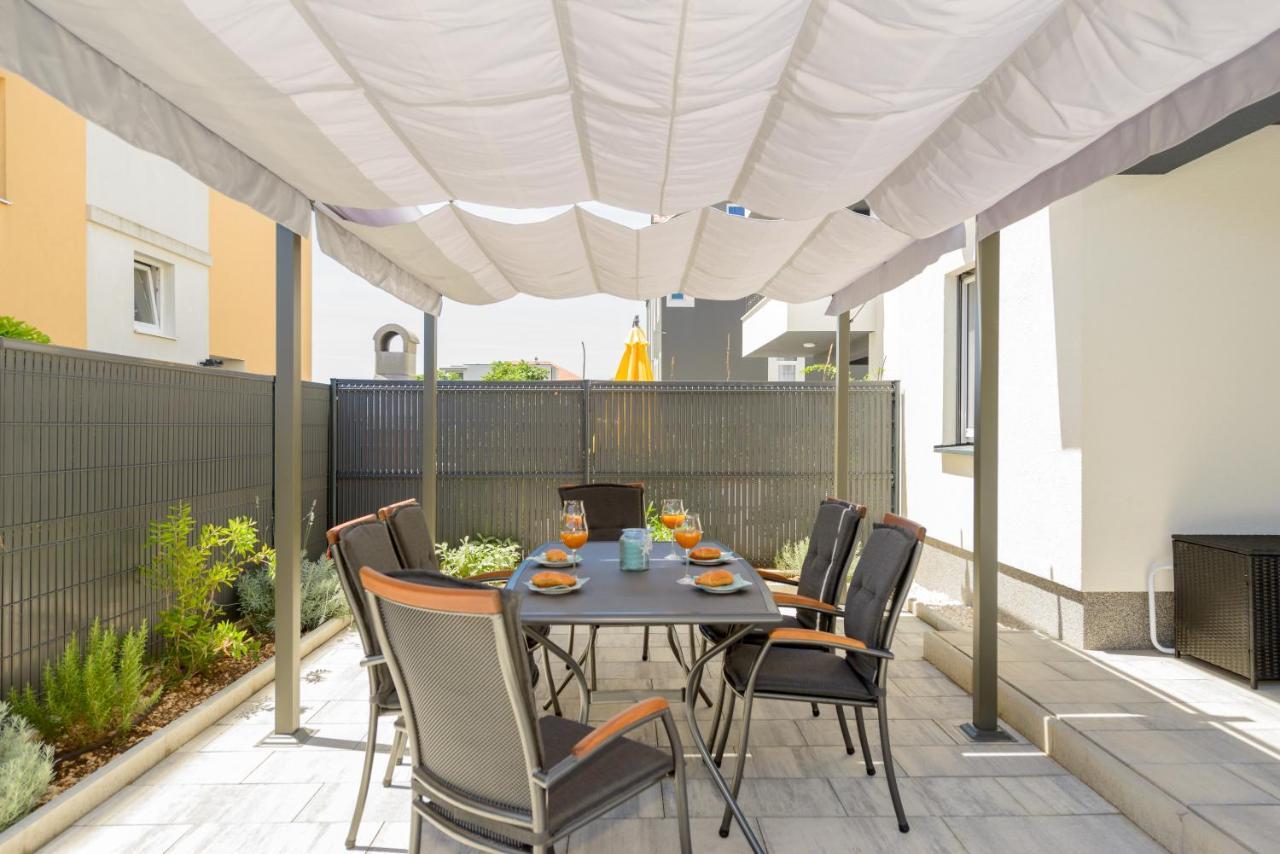 New, Private Heated Swimming Pool, Free Parking, Trogir Centar Apartment Exterior foto