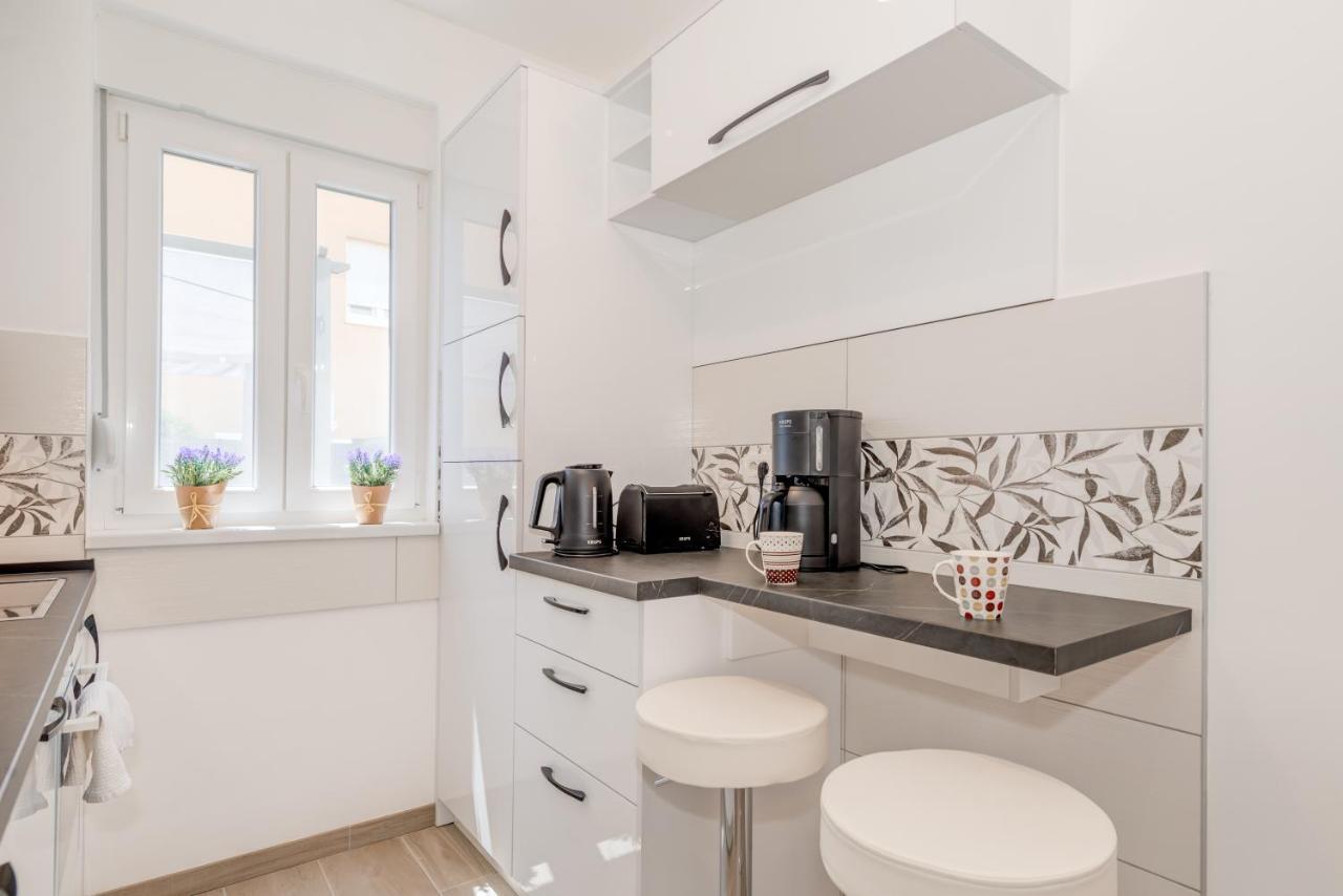 New, Private Heated Swimming Pool, Free Parking, Trogir Centar Apartment Exterior foto
