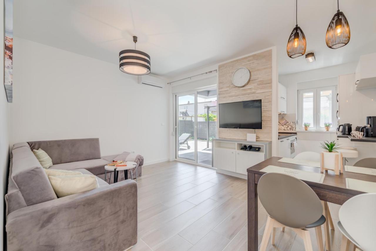 New, Private Heated Swimming Pool, Free Parking, Trogir Centar Apartment Exterior foto