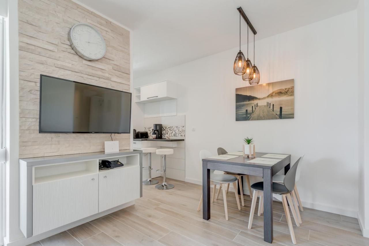 New, Private Heated Swimming Pool, Free Parking, Trogir Centar Apartment Exterior foto