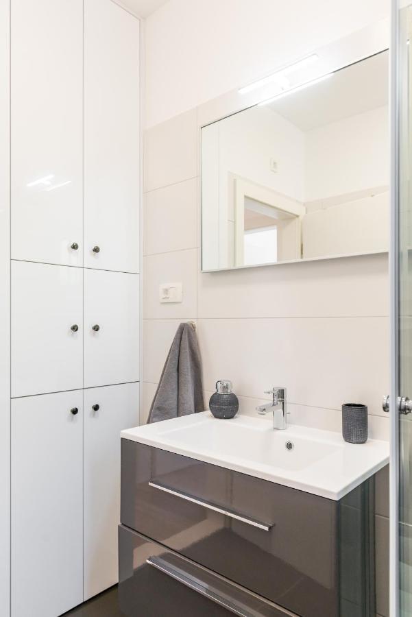 New, Private Heated Swimming Pool, Free Parking, Trogir Centar Apartment Exterior foto