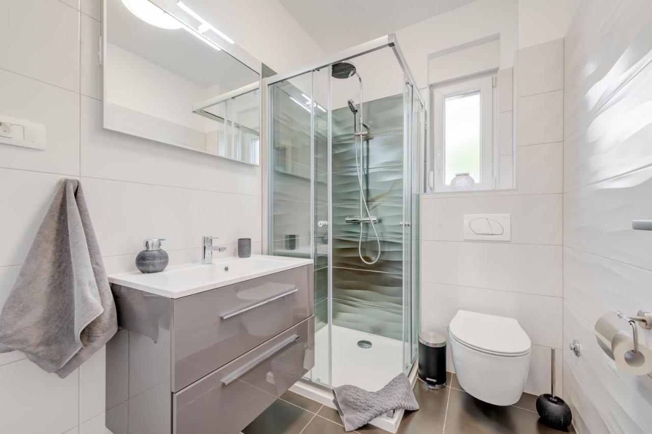 New, Private Heated Swimming Pool, Free Parking, Trogir Centar Apartment Exterior foto