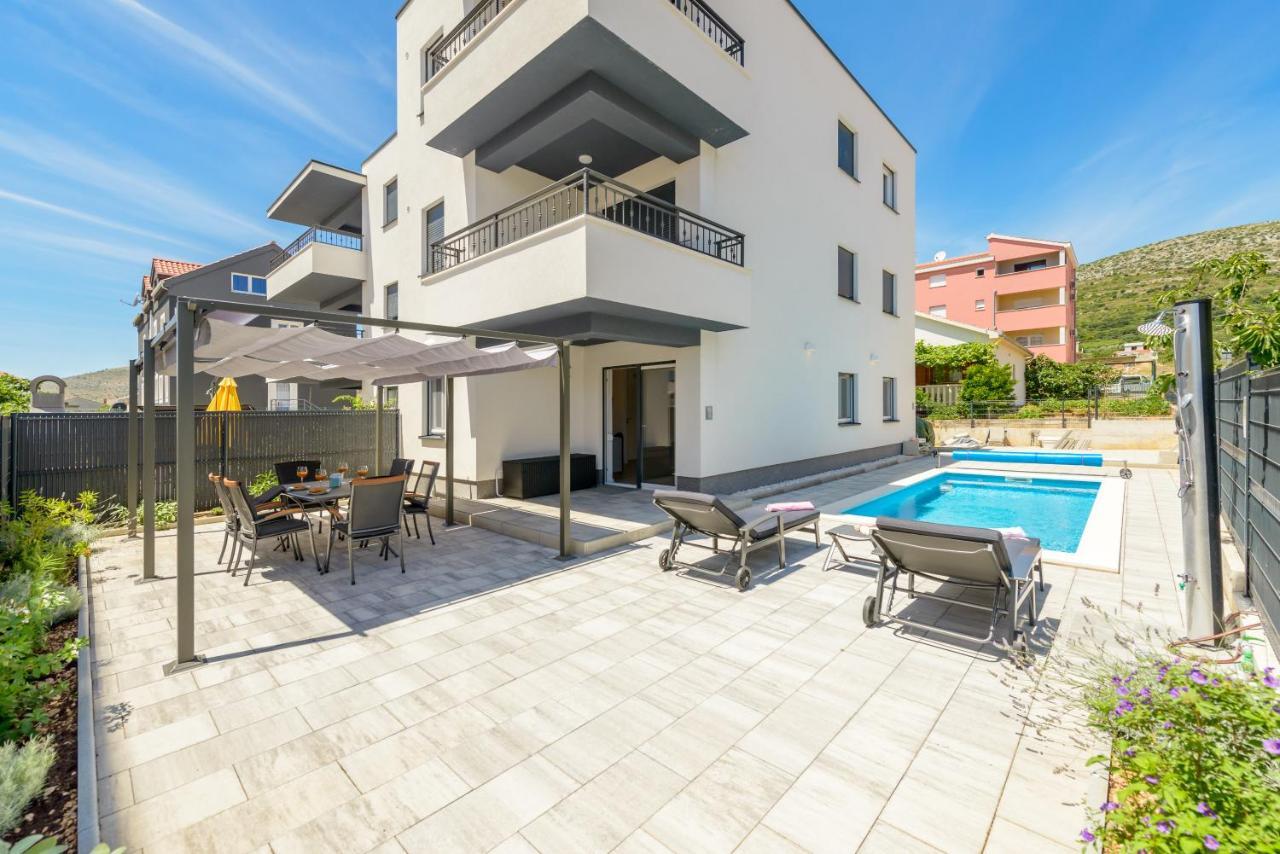 New, Private Heated Swimming Pool, Free Parking, Trogir Centar Apartment Exterior foto